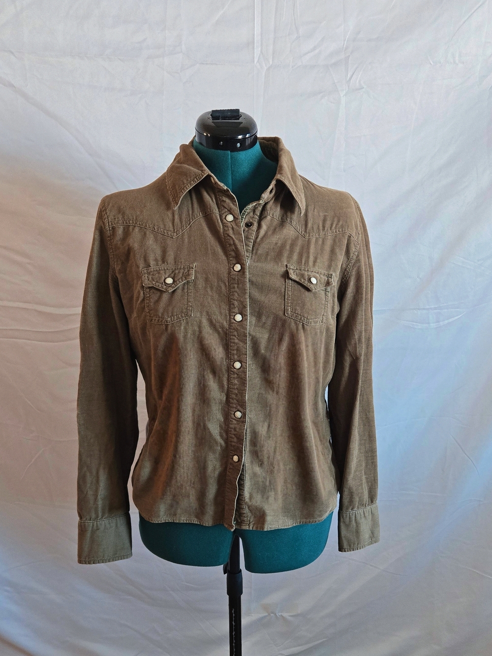 Corduroy Button-Up Shirt in Olive Brown